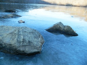 A close up to the icy surface of the reservoir 